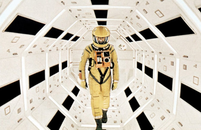  2001(1977).              Pan Am.  Pan Am  SpaceX   ,     .       HAL 9000    .  ,     ,     ,      ,           .
