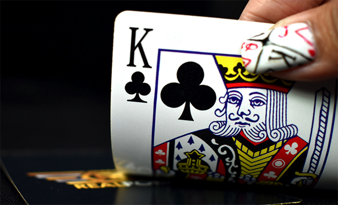 Мужчина проник на казино-ботоферму и показал на видео, как устроен обман игроков