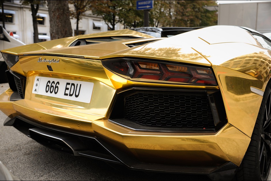    Lamborghini Aventador    6,5  