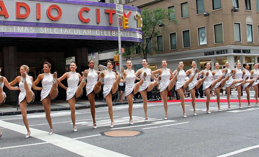    Rockettes         .   - 50            ,         .