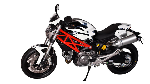 Puma & Ducati:  , Ducati Monster 696,   Abigail Briggs, Puma, Ducati, , 