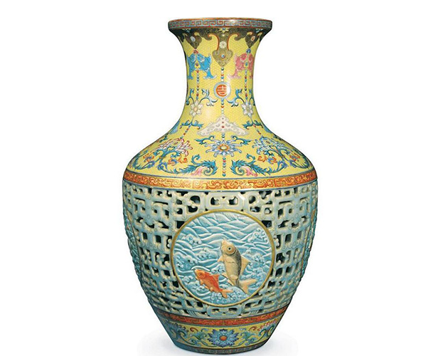 Китайская ваза из фарфора