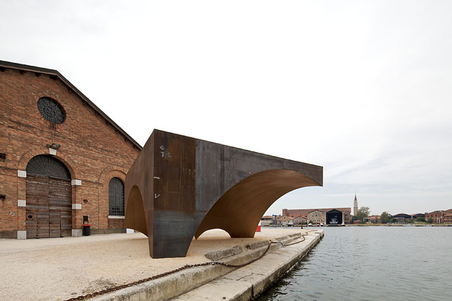 Инсталляция португальского бюро Aires Mateus 0