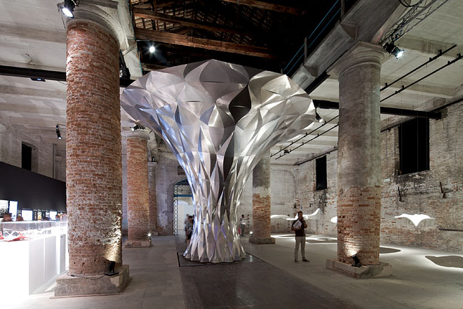 Инсталляция Захи Хадид 0