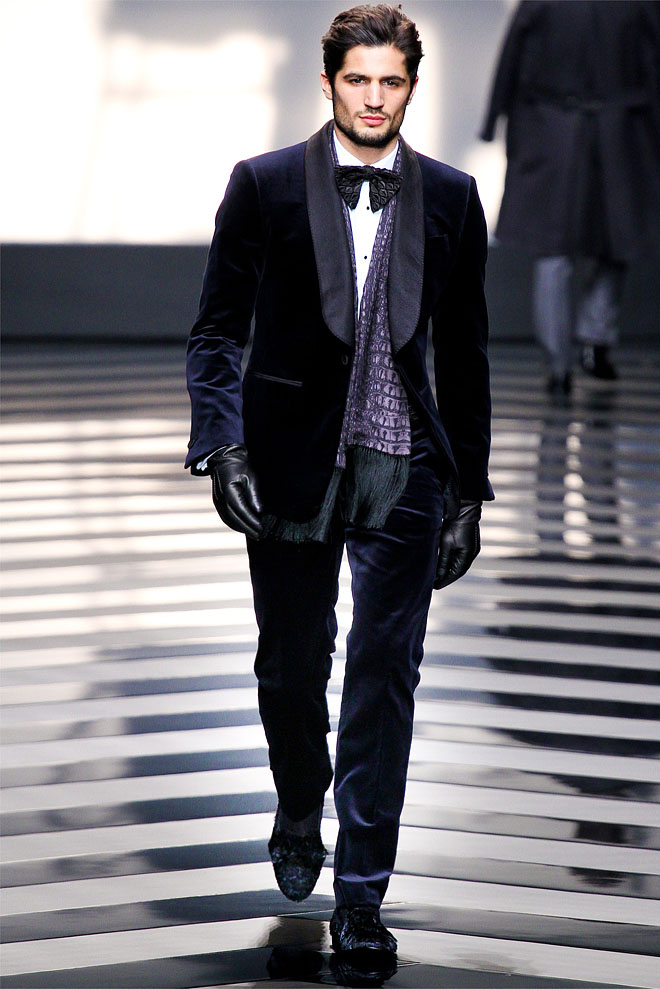 Костюм мужские мода. Роберто Кавалли одежда мужская. Roberto Cavalli men look. Роберто Кавалли пиджак мужской. Стильный мужчина в костюме.