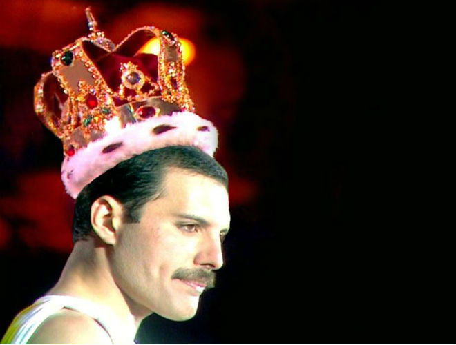 3 Queen Freddie Mercury a Wembley