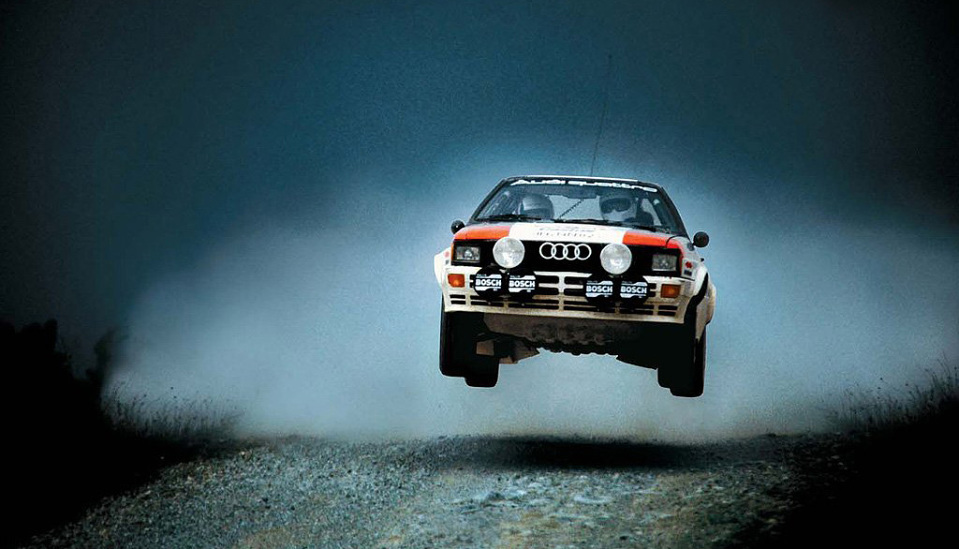 <p style="text-align: center;"><strong>Audi Sport Quattro </strong>дебютировал на Женевском автосалоне 3 марта 1980 года и стал первым раллийным автомобилем, ради которого правила были изменены. Sport Quattro было позволено участвовать в заездах с четырьмя ведущими колесами. Это решение стало переломным моментом для автоспорта и открыло золотую эру побед Audi в мировых чемпионатах.</p> <p style="text-align: center;"><strong> </strong></p>