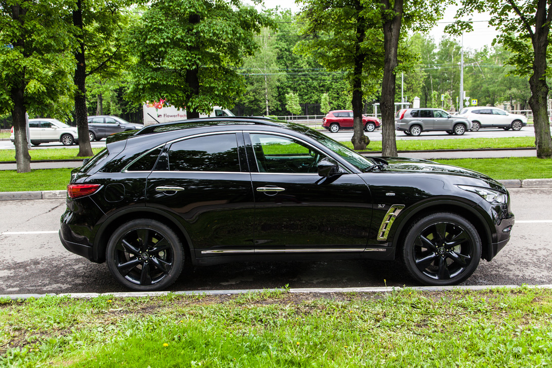 Тест-драйв Infiniti QX70 37s