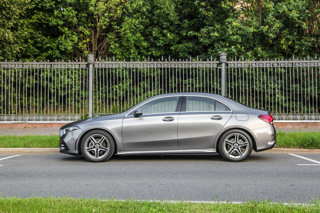 Ищем золотую середину в новом седане Mercedes-Benz A-Класса