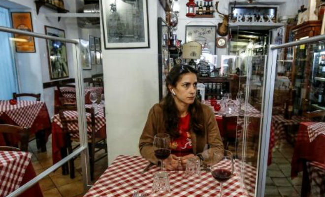 Итальянцы показали как будут выглядеть рестораны после ослабления карантина