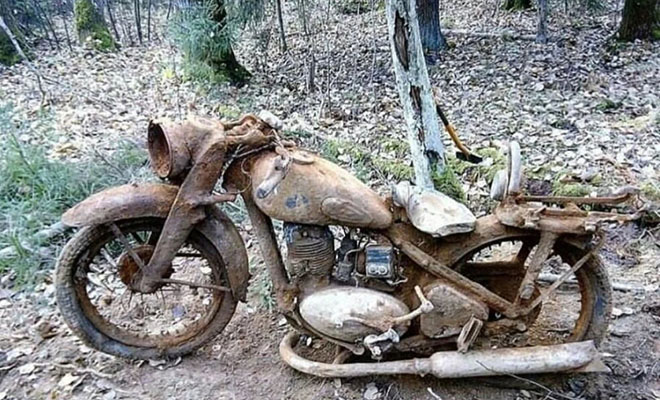 75 лет в земле: поисковики нашли мотоцикл, закопанный при отступлении немецким солдатом