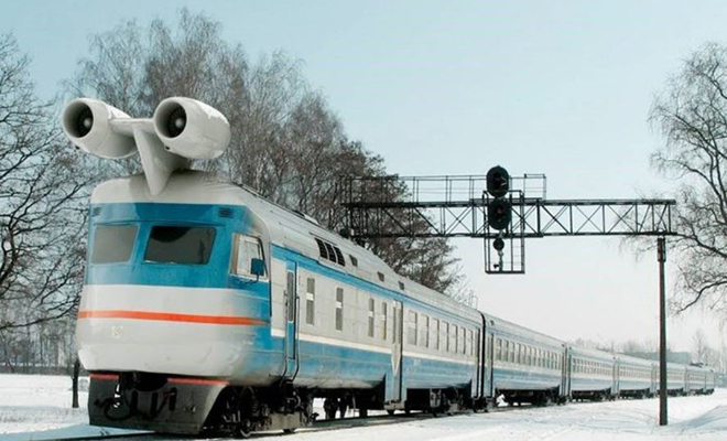 В 1971 году в СССР поставили на поезд реактивный двигатель от самолета и проверили, насколько максимум сможет разогнаться состав