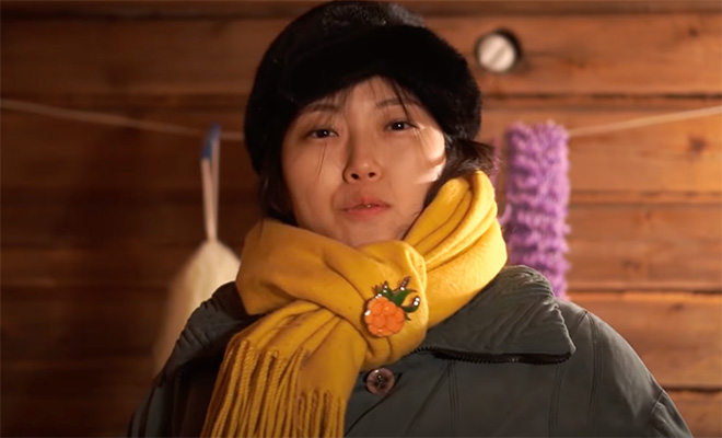 Кореянка попробовала русскую баню на Севере: реакция на жаркую парилку, веник и прыжок в снег при -26