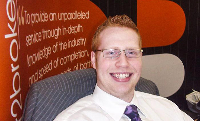 Парикмахер посоветовал полному мужчине отпустить бороду и за полгода его жизнь полностью изменилась: видео