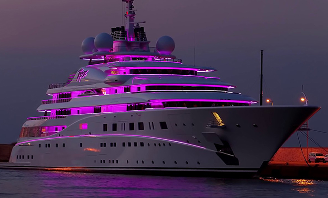 Комнаты снега и корабли-тени. Работники яхт миллиардеров рассказали о тайнах владельцев