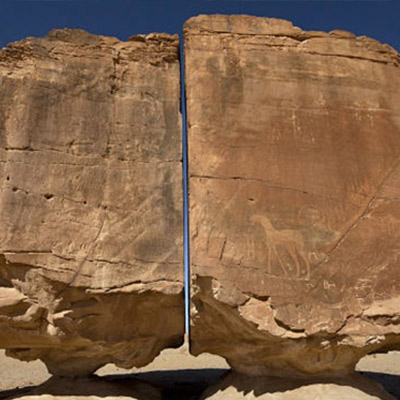 Камень Аль Наслаа. Тысячи лет назад кто-то разрезал огромный валун неизвестным науке инструментом
