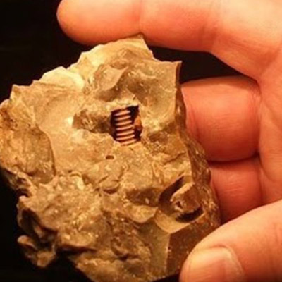В 2003 году геологи нашли в вечной мерзлоте вольфрамовую пружину. Возраст камня вокруг нее оценивают в 100 тысяч лет