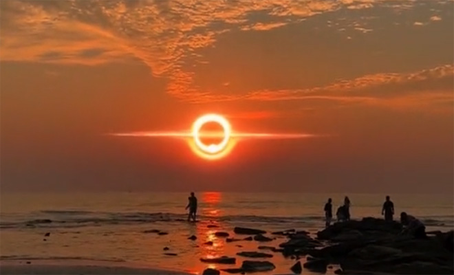 Мужчина снимал вечерний закат, когда Солнце начало растягиваться, а потом стало похожим на «черную дыру»: видео
