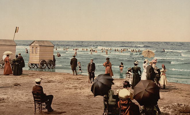 Почему раньше женщины не приходили на пляж без специальных купальных фургонов: видео