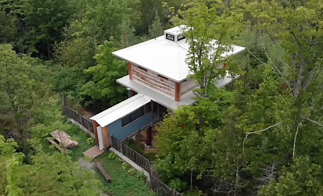 Кадр из видео @ExploringAlternatives