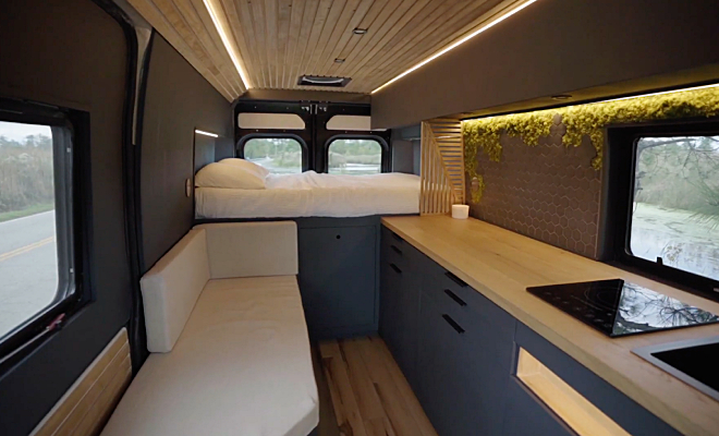 Кадр из видео @scarletandseth