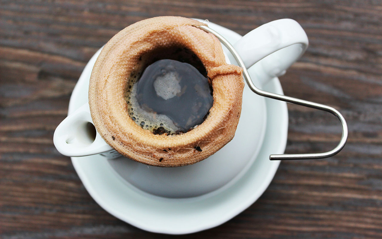 Кофе с минералкой стал самым модным напитком 2026 года. Бодрит лучше энергетиков