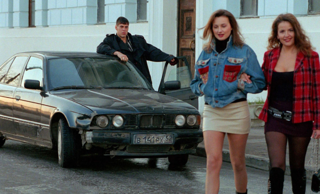 BMW 5 Series (E34) / Кадр из фильма "Жмурки"