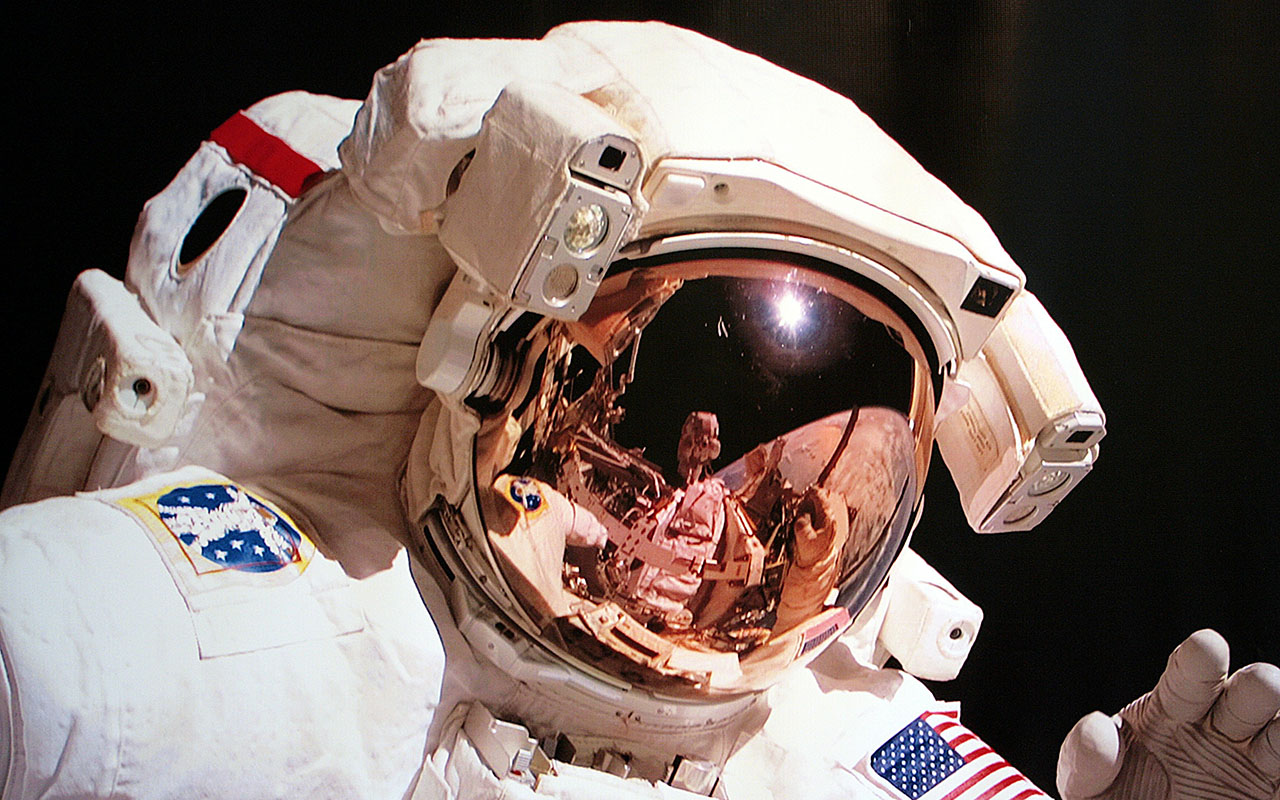 Забытые технологии «Аполлона». Почему у НАСА нет скафандров для Луны, если раньше они были