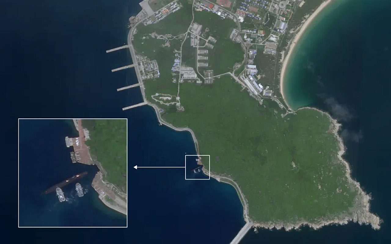 На спутниковых снимках заметили как китайская атомная субмарина входит в подземную базу