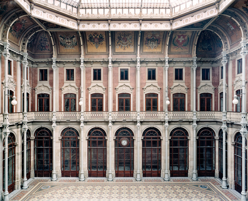 Геометрия пространства Кандиды Хофер Дворец биржи Паласио да Болсо, Португалия