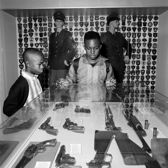 Будни Майами 1989: исследование физиологии города от фотографа Бренды Кеннеоли