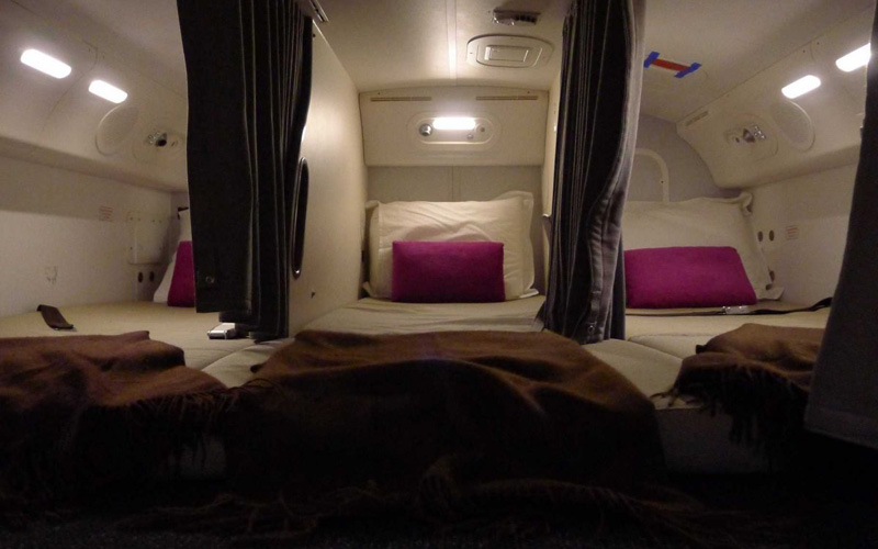 Спальня экипажа на борту Boeing 787.