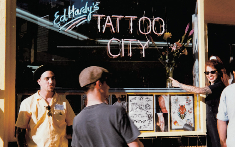 Один из учеников Коллинза открыл салон в Сан-Франциско, в котором мастера вместе с клиентами искали новые образы и оригинальные методы, которые легли в основу многих техник татуировки.