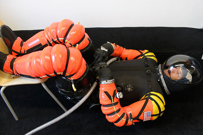 Скафандр от Теда Саузена 0