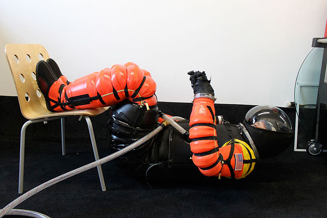 Скафандр от Теда Саузена 0