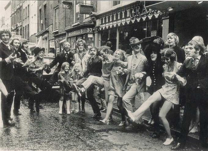 Хиппи, моды, денди - танцуют все, 1965