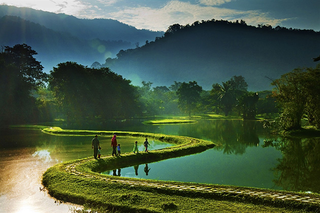 Morning in Taiping Lake by WaiLeong