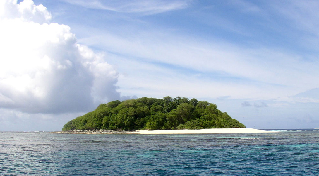 Остров 6 б. Маленький остров в океане. Маленькие острова в тихом океане. Самый маленький остров. Остров посередине реки.